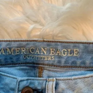 American Eagle Women's Size 2 Denim Mini Skirt Cut Off Light Wash Distressed thumbnail 7