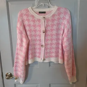 Pink Houndstooth Long Sleeve Cropped Cardigan Sweater thumbnail 2