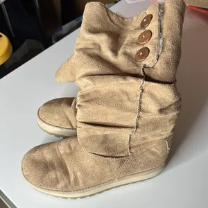 Skechers Australia Tan Faux Fur Shearling Winter Boots Slouchy Button Size 7 thumbnail 3