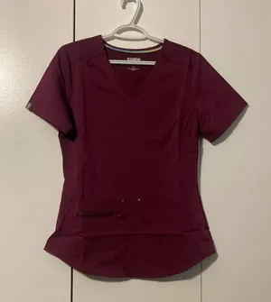 Scrub Star Women’s Size Small Wine Color Scrub Top NWOT thumbnail 1