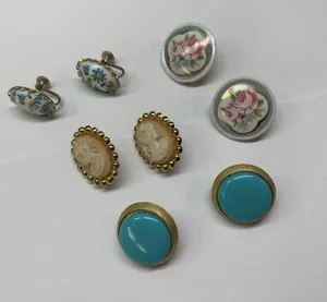 Lot Of 4 Pretty Vintage - Modern Clip On Screw On Costume Earrings thumbnail 1