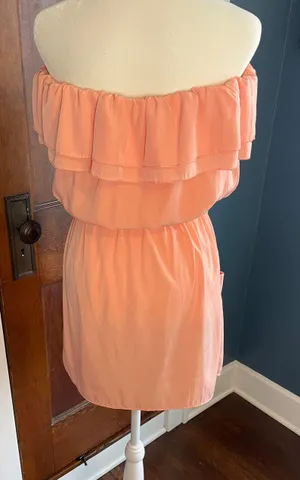 Peach 🍑 Strapless Dress Size M thumbnail 3