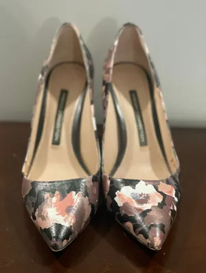 French Connection Heels Floral Neutral Tone Size 7.5 thumbnail 1