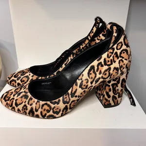 White House | Black Market Leopard Print Block Heel Pumps w/Ankle‎ Strap-Classic Animal Pattern-SZ 7.5 thumbnail 2