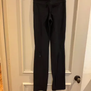 LULULEMON Black Long Leggings Back Pockets Size 2 thumbnail 2