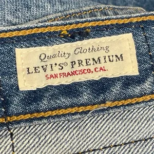Levi's Wedgie Women's Blue High Rise Distressed Straight Denim Jeans Size 28 thumbnail 5