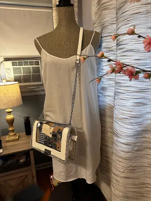 White fashion bag thumbnail 2