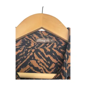 J McLaughlin Catalina Cloth Top Womens Medium Brown Black Button Up Tiger Safari thumbnail 3