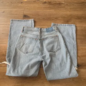 Abercrombie Curve Love High Rise 90s Relaxed Jean thumbnail 6
