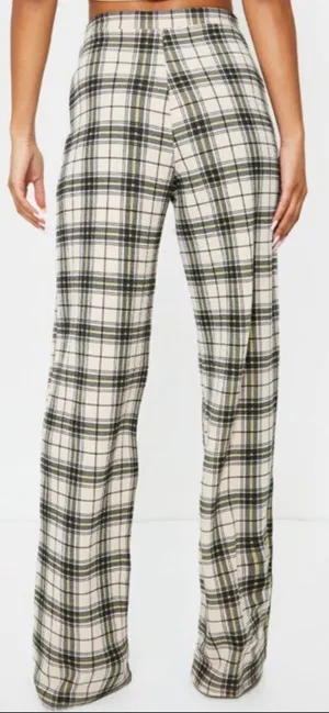 Pretty Little Thing Black Print Wide Leg Pants thumbnail 4