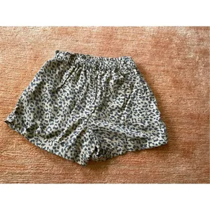 AERIE Beach Beyond Lounge Shorts in Cream/Black Leopard Spot XS thumbnail 5