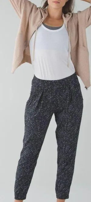 Lululemon Jogger Butterfly Texture Black White Size 8 thumbnail 1