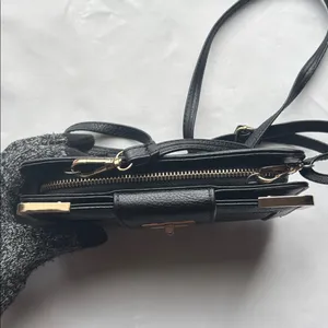 Elegant Black Leather Crossbody Bag GUC thumbnail 8