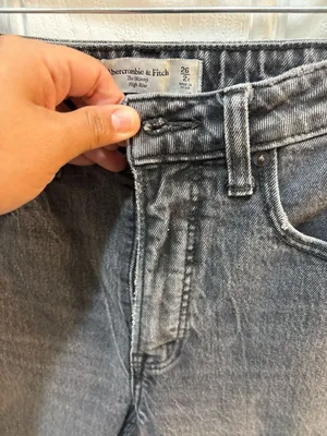 Abercrombie & Fitch The Skinny High Rise Faded Black Raw Hem Jeans Size 26/2s thumbnail 2