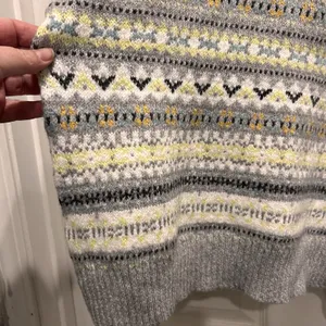 American Eagle Womens Fair Isle Knit Sweater Gray Yellow‎ Geometric Size M NEW thumbnail 2