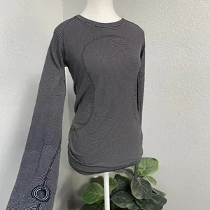 Lululemon Black White Stripe Swiftly Tech Long Sleeve Thumb Holes Sporty Yoga thumbnail 2