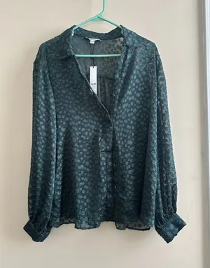 NWT Chico's Darkest Spruce Clip Jacquard Soft Shirt Size 3 Green Sheer Floral thumbnail 1