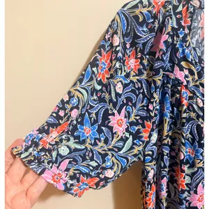LOFT Floral Blouse Womens Medium Navy Blue‎ Pink Excellent Ruffle Sleeve Top thumbnail 6