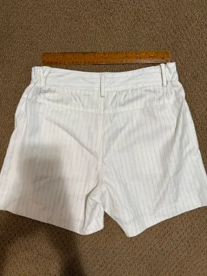 White shorts Size L thumbnail 2