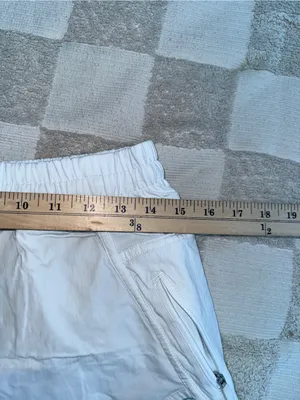 Lululemon Tracker Short IV *2-way Stretch 4" White‎ size 8 thumbnail 2