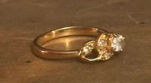 Vintage Simulated Diamond Flower Ring Gold thumbnail 5
