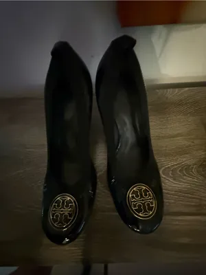 Tory Burch Black Patent Leather heels with Gold Logo Medallion thumbnail 3