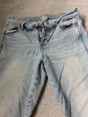 Old Navy Light Wash Women's Straight-Leg Jeans thumbnail 2