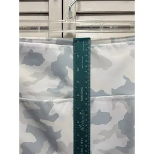 Just Fab Camo Ankle Leggings Size XL High Rise Activewear Pockets Cream/Gray EUC thumbnail 2
