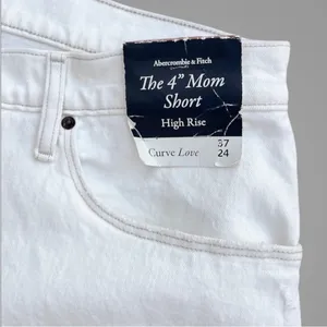 NWT Abercrombie & Fitch The 4" Mom Short High Rise Curve Love soft White Sz. 24 thumbnail 2