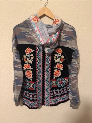 Camo Floral Embroidered Hoodie - Women's Grey/Olive small/medium thumbnail 4