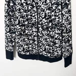 [Lululemon] Cozy Cuddle Up Fleur Sombre Floral Print Jacket Thumbholes Size 12 thumbnail 9