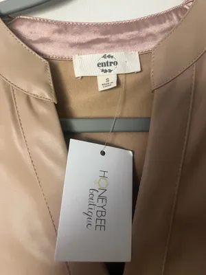 Entro Dress Boutique thumbnail 2