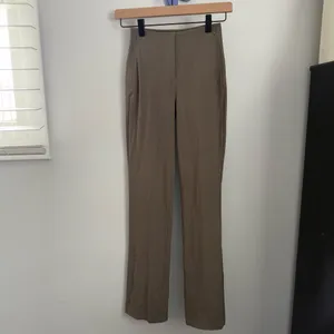 Lululemon 0 Smooth Fit Pull On Flare Nomad Minimal Outdoor Athletic Taupe thumbnail 3