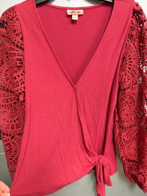 Red shirt size S lace sleeve v-neck thumbnail 6