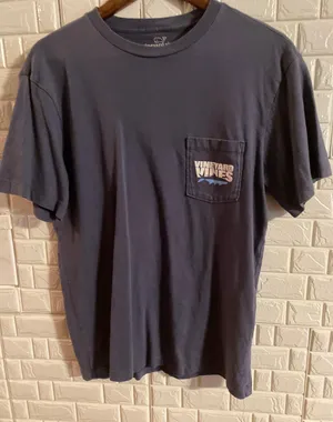 Vineyard Vines women's T-shirt 26 length x 18 width thumbnail 2