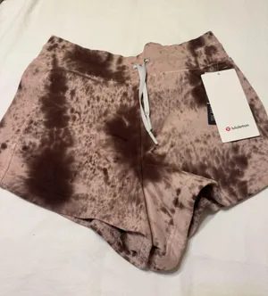 Lululemon Inner Glow High-Rise Shorts 3" thumbnail 1