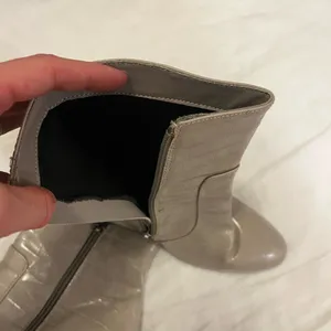 Grey Crocodile-Embossed heeled Ankle Boots size 9! Like new thumbnail 4