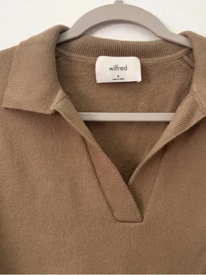 Wilfred Classic V-Neck Polo Sweater in Camel thumbnail 3