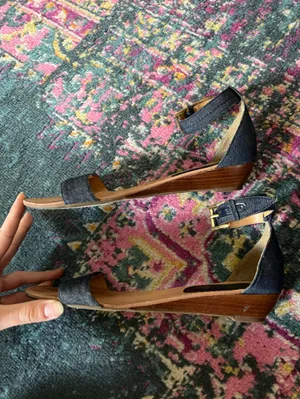 Tommy Hilfiger Denim Navy and Tan Ankle-Strap Sandals thumbnail 4