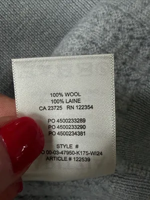Aritzia 100 percent wool Light Gray Cable Knit Crewneck Sweater size M EUC thumbnail 4