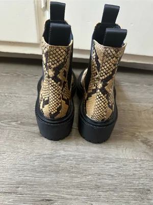 Tory Burch Yellow Snake-Print Chelsea Boots thumbnail 4