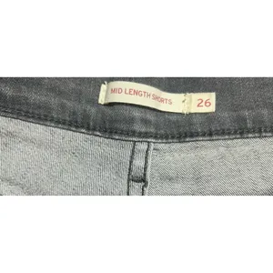 Levi's Mid Length Cut Off Shorts Womens 26 Black Denim Raw Hem Stretch Classic thumbnail 3