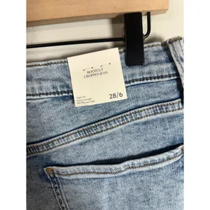 Banana Republic Bootcut High-Rise Cropped Jean Light Wash Button Fly 28/6 NEW‎ thumbnail 7