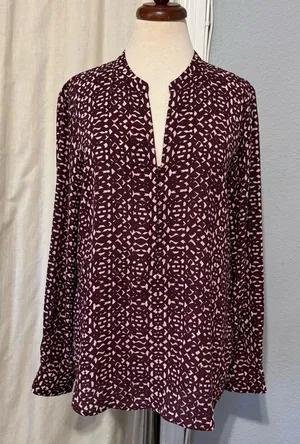 Ivanka Trump Burgandy Dressy LS Blouse Women’s L Half Clasp Button Office‎ Wear thumbnail 1