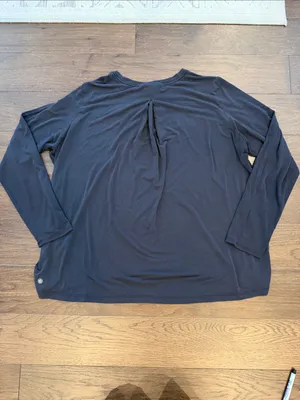 Athleta Gray Long Sleeve Crewneck Tee Size Large - C30-115 thumbnail 4