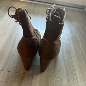 Bold and Beautiful: Platform Heeled Boots for Women thumbnail 9
