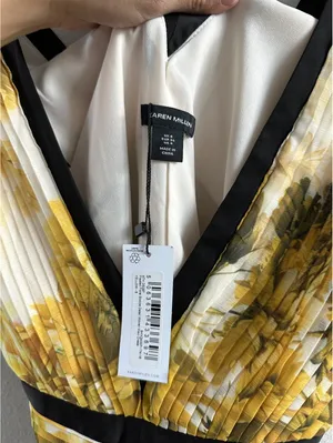 Karen Millen Pleated Floral Bodice Detail Woven Maxi Dress thumbnail 5