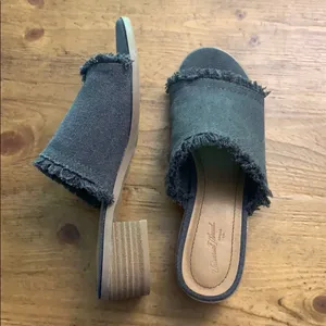 Universal Threads New without tags - fringe mules - (vegan) thumbnail 2