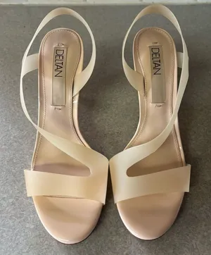 Deltan Bachelorette Prom Wedding Neutral Preppy Coquette Patent Heels 8 thumbnail 1