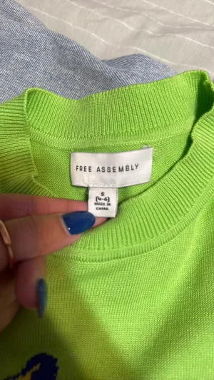 green banana sweater top thumbnail 4